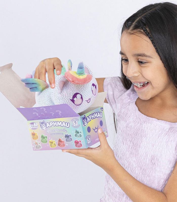 Aphmau MeeMeows Mystery 6" Plush Unicorn unboxing experience with excited child.