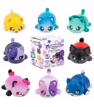Load image into Gallery viewer, Aphmau Mystery MeeMeows Surprise Figure Litter 5 collectible cat figures assortment.
