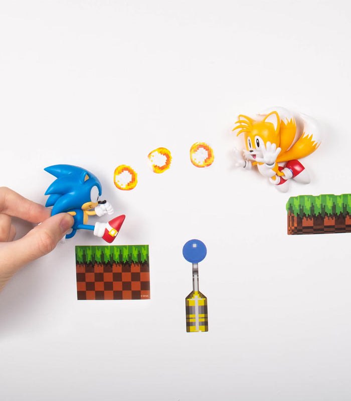 Sonic The Hedgehog Comic Ons wall figures and decals of Sonic and Tails, featuring dynamic poses and vibrant details.